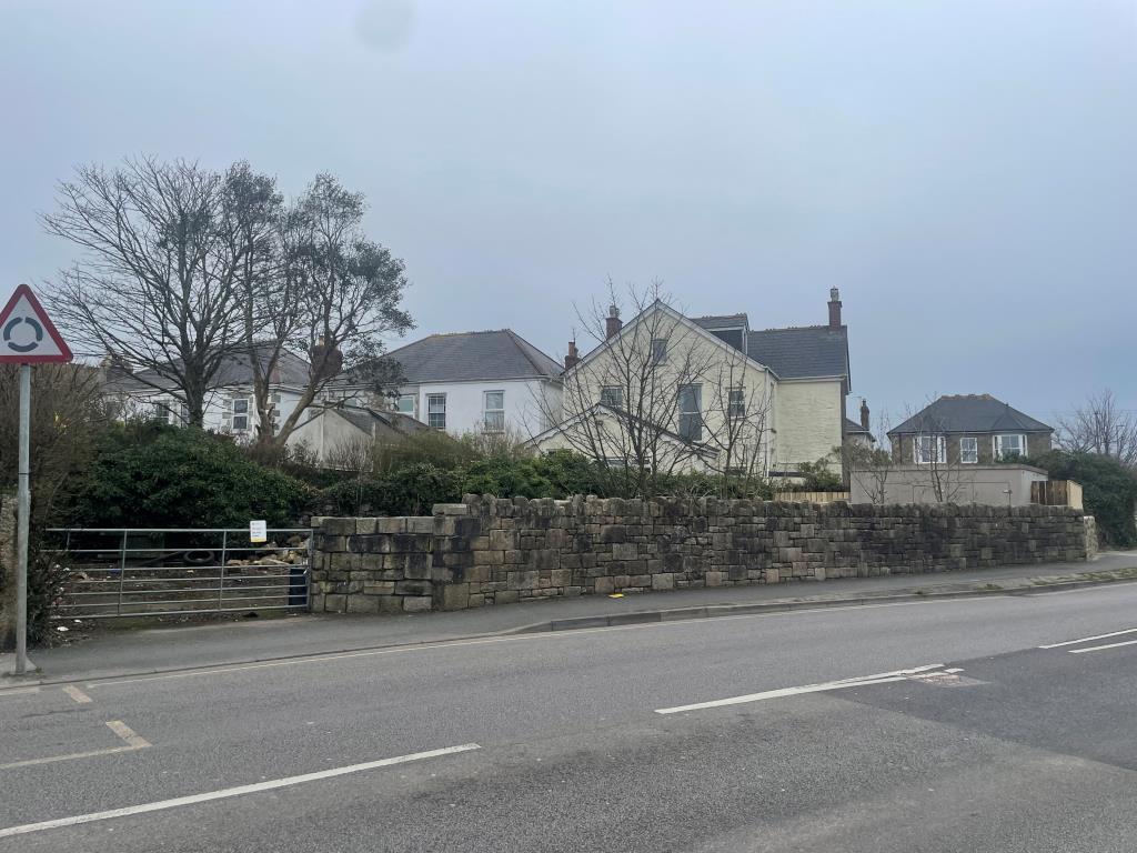 Lot: 21 - FREEHOLD LAND - Photograph of Lot showing walled boundary and gated access